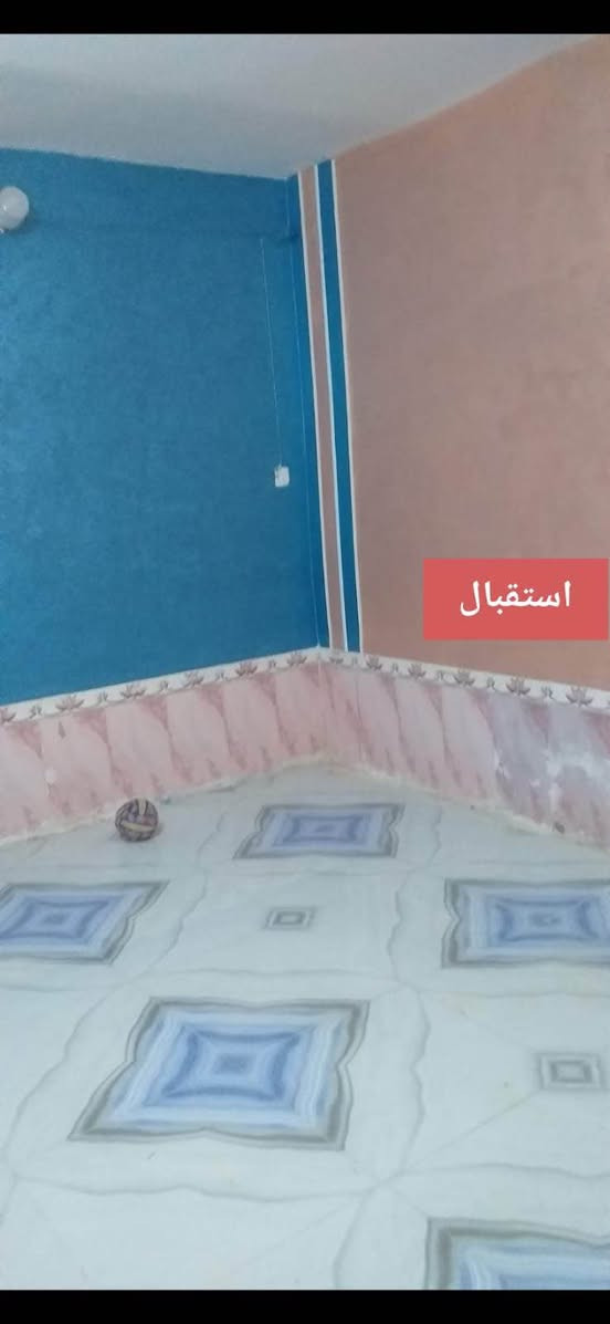 بيت للبيع في حي الرافدين الاولى 
قريب على ملعب اريدو 
مساحه البيت ١٢٠واقع حال بل طابو ١٠٠
السعر ١٥٥
الاتصال *********** سوق الشيوخ, ذي قار
