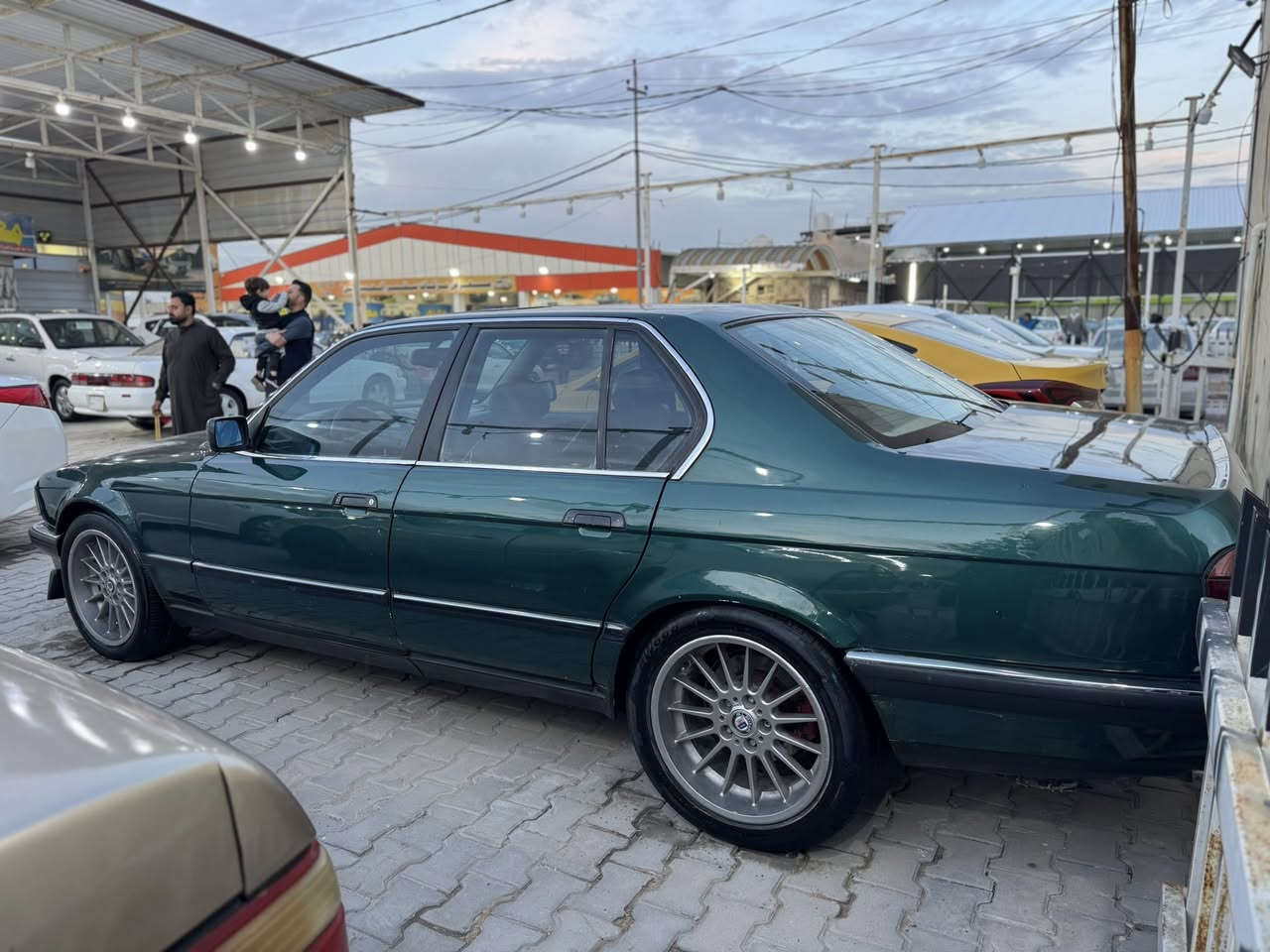 الحلوه البيع بي ام 730i مسكر (زيتوني ) موديل 93 اصل بليته وسنويه 
رقم اربيل دولي 
فول اوتماتيك 
صاج ملكي 
فتحه + برده خلفيه
دبل جكمجه 
دبل اير باك 
ويل 18 البينا 
مكينه وكير وحداديه شرط بدون اي اعطال ترايها يخبل
غرفه رصاصي جديده  السياره مال جناي وين ميعجبك سافر بيها
وسعرها بلاش بلعافيه ع الياخذها 68$  مكاني بلنجف 
***********
