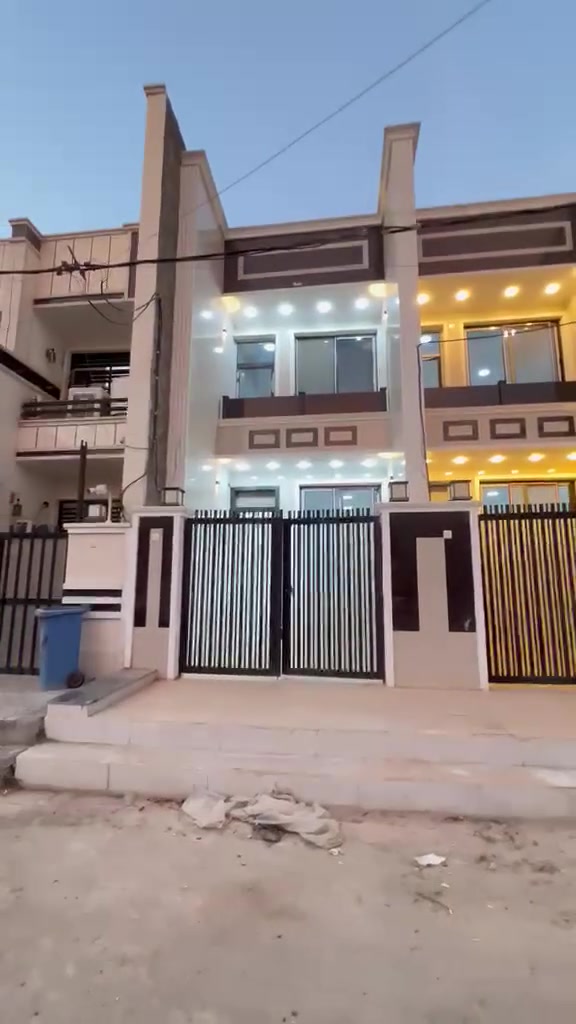 #الخيمه واحد حي الجهاد

دار للبيع مساحه 100 متر 

حي الجهاد مربع ديوان المخابرات 

صاله مطبخ منور حمام حمام وغرفه 

الطابق الثاني 

يحتوي على غرفتين نوم مع حمام 

***********

مكتب الخيمة للعقار
