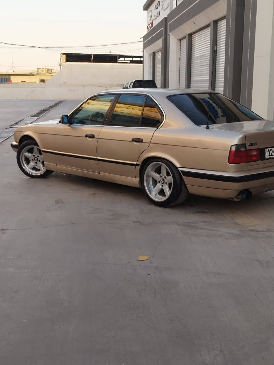 BMWحجم520 أصل
اللون أصفر ذهبي وارد ياباني 
كزوز رياضي 

السياره صبغ حزام فقط بدون ظرر بيها طخه زغيره بجاملغ الامامي 

مرايات منفصل وكهربائي 

شرط التبريد ثلج 

موديل 91

داخل جلد وصاجات ودبل إيربگ ودبل چكمچه

ويل شنايزر توسايز اصلي 

مظخم صوت بلصندوك +لايت زينول 

السياره كلها شرط من مكينه وگير وطخم امامي و خلفي 

الگير سبع نمر ويه البگ ورون ناصي تخبل بلمعدل 

السعر 58 وبيها مجال مال جيتك 

الخاص مفتوح 

***********

***********
