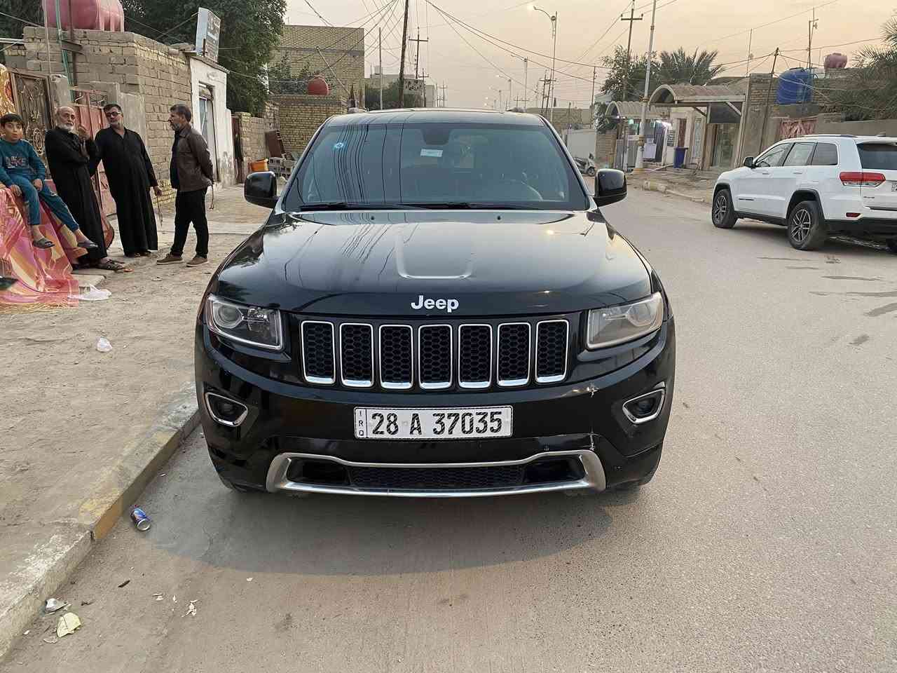 سلام عليكم جيب لاريدو 2015 بيه ضربه بسيطةبدون ايرباك وبدون دواخل بخشم الچاملغ مبدل اصلي وخشم البنيد مقدار شبر  سيارة جاهزة اخت الجديده ملاحظة ان السيارة معلايه 22 الرقم *********** المكان الناصريه مركز المدينه
