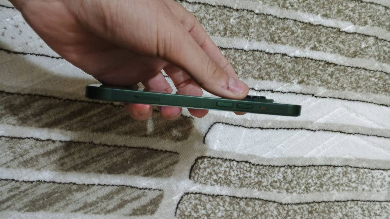 ايفون 13 عادي وتر بروف ابد مداخل صيانه
كلشي موضح بالصور وللعلم اللزكه مفطوره شويه من جوه مو الشاشه 
نضيف حيل 
سعر450 مجال قليل مو شراي عفيه لا تتعبني
***********
الرمادي تأميم
