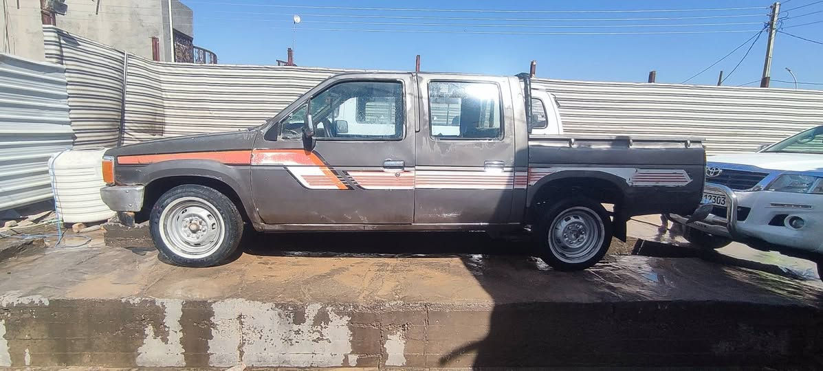 سلام عليكم نيسان 89 رقم مثنى شرط تحويل السنويه صاقطه صارله 3تشهر  كير ومحرك وشاصي لشرط سياره بلاديه جاهزه من كلشي  بيه بخار قليل بدون تنقيص  سعر 38 وبيه مجال 
***********
