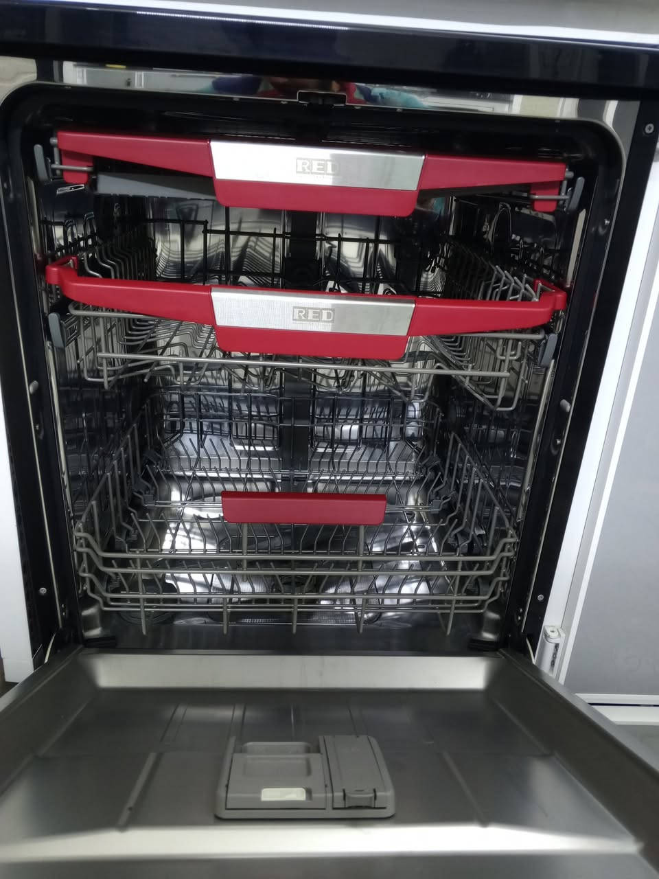 سلام عليكم رمضان كريم علينا وعليكم
غساله صحون من شركة RED ايطالي اصل نظافه 100% استخدام مره واحده فقط تجي اتشوف بعينك السعر 600 وبيها مجال اتصال ***********
