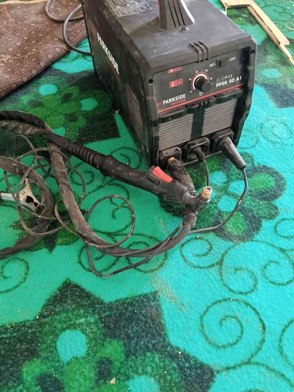 قاصوصه حديد ليزريه ملاحظه بيها كمبريسر داخلي. وممكن تركب خارجي. السعر 100 بيع مستعجل. نظيفه ما مصلحه.  مكان السماوه ***********
