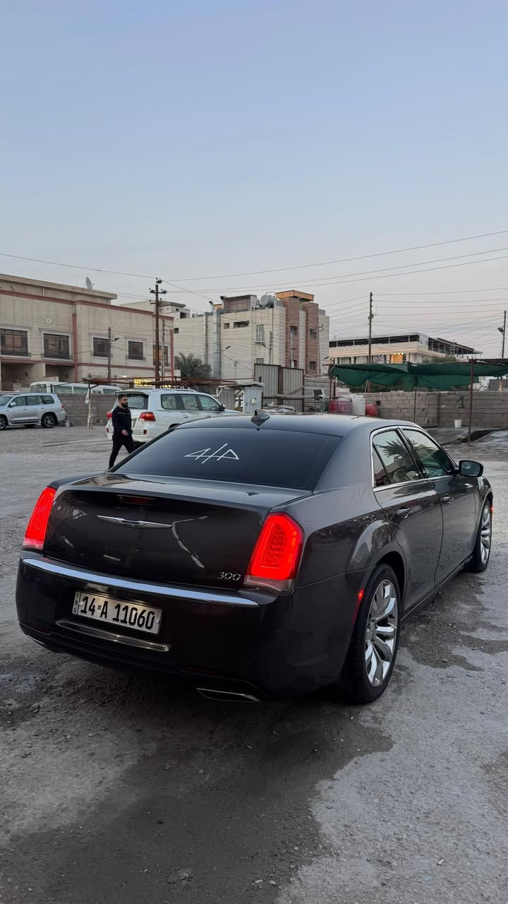 سلام وعليكم اوباما 2015 مواصفات عاديه بدون بانوراما كشن جلد داخل عسلي شاشه  جبيره سنويه ورقم بصره الجديد بأسمي وارد امريكي حادثه فقط بارد بالجاملغ الامامي ولباقي كفاله ماشيه 110 جديده السياره.
العنوان:بصره
السعر:188
رقم الموبايل:***********.
