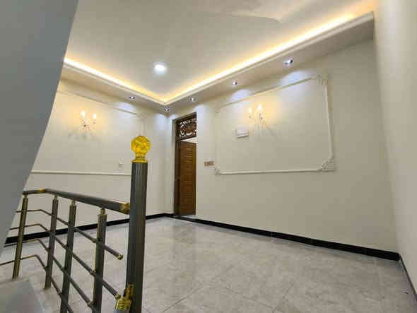 السلام عليكم

دار ١٠٠م محدث كليا واضافات جديده

واجهه ٥م نزال ٢٠م مدخلين

صاله
هول
مطبخ
حمامات ٢
غرف نوم ٢ وحده منهن سويت
بيتونه كبيره
سطحين
علما بان الارضيه مرمر الطابق الارضي
والطابق الثاني بورسلين هندي

ديكورات حديثة مع الاناره

السعر ٢٣٠مليون والتفاوض مع صاحب العقار

موقع العقار غزاليه شارع المشجر مربع أسواق تازه 

للاستفسار مكتب الطائي للعقار *********** شارع المشجر
