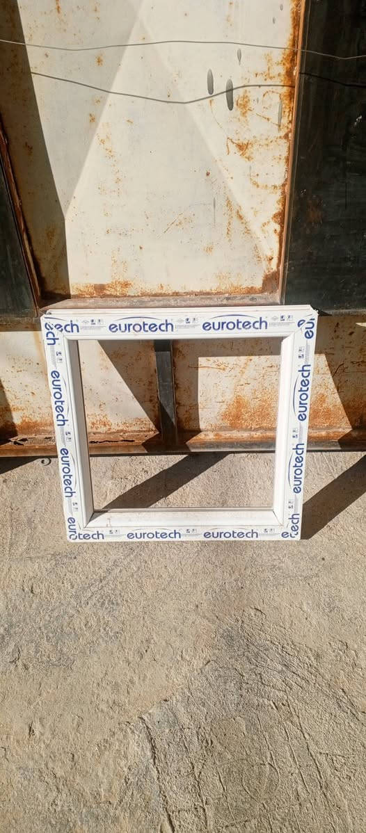 للبيع
باب بلاستك +شباك+هوائيه 
جديد ما مشدوده 
للستفسار الاتصال على الرقم ***********
