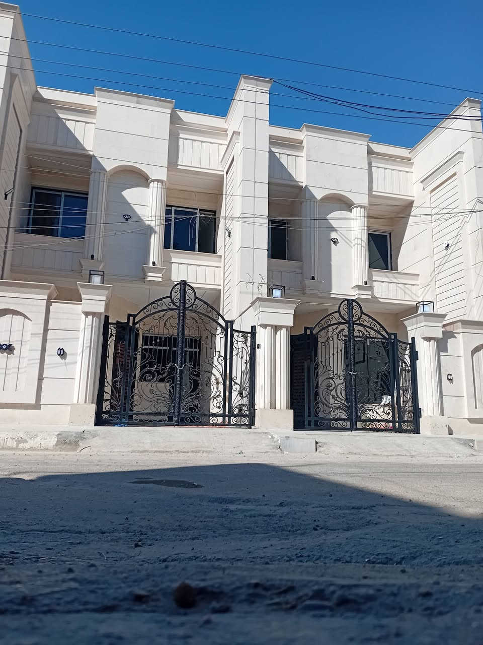 مكتب المجد للوساطة العقارية..
للبيع.... تونات عدد ٢ دار زيروو في السيدية  ... بناء حديث يحتوي على...
صالة كبيرة وهول داخلي ومطبخ 
كراج سيارة وحديقة صغيرة جميلة

مكونات البيت...
عدد الغرف  ٥نوم مع سويت بعض الغرف..
مناور ..
خدمات عدد ٤

مساحة  ١٥٠م
واجهة.  ٦م
نزال.   ٢٥م

مكتب المجد للوساطة العقارية سيدية شارع العلوة مقابيل مدرسة حلم الغد.... 
الاتصال....
***********
***********

نسعى لخدمتكم نحو الأفضل نستقبل كافة عروضاتكم السكنية والتجارية..
