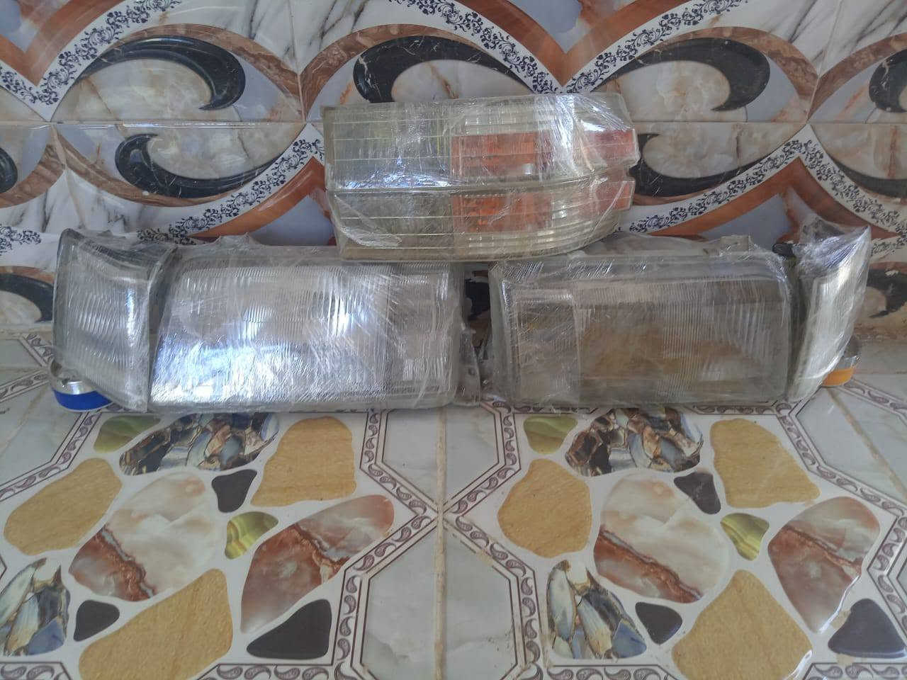 اربعه بيبان كاملات بطانه ومكينه جام وجام وسماعات ومرايات وبنيد قبق جنطه  ودعاميه خلفيه كلهن رقم واحد وراديتر تبريد حاويه ما مشدود  بلضافه لهاي الغراض شوفه بعينك سعر مناسب وفوك المناسب اتصل وبيك خير ودلل ***********
