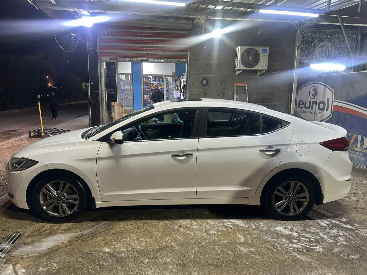 السلام عليكم صيام مقبول                               للبيع النترا خليجي موديل ٢٠١٧ رقم بغداد الماني محرك ٢٠٠٠ دوش وگير  اي تي وتبريد مكفولات ماشيه ٩٥ الف كيلو مواصفات فتحة سلايد طگتين سويچ تبريد قطعتين مري شفط انظمة قيادة تحكم ستيرن شاشة اندرويد كامره يدات نيكل سياره جاهزه وجديده شرط التحويل  مكان السياره بغداد السيديه السعر ١٣٥ ومجال بسيط للاتصال *********** او *********** واتساب او ماسنجر خاص
ملاحظة 
بيها باب خلفي يمنه مبدل ومصبوغ بلا دواخل وباب الصدر مصبوغ والجاملغ الخلفي كلير بدون دواخل
