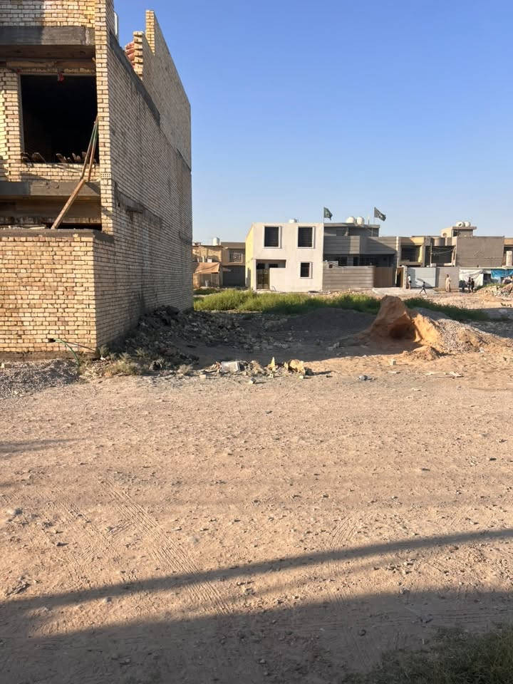 سلام عليكم قطعة ارض للبيع منطقة الزعفرانيه دور الصحه الثانيه (واجه 7 نزال 15 105متر)للستفسار )***********
