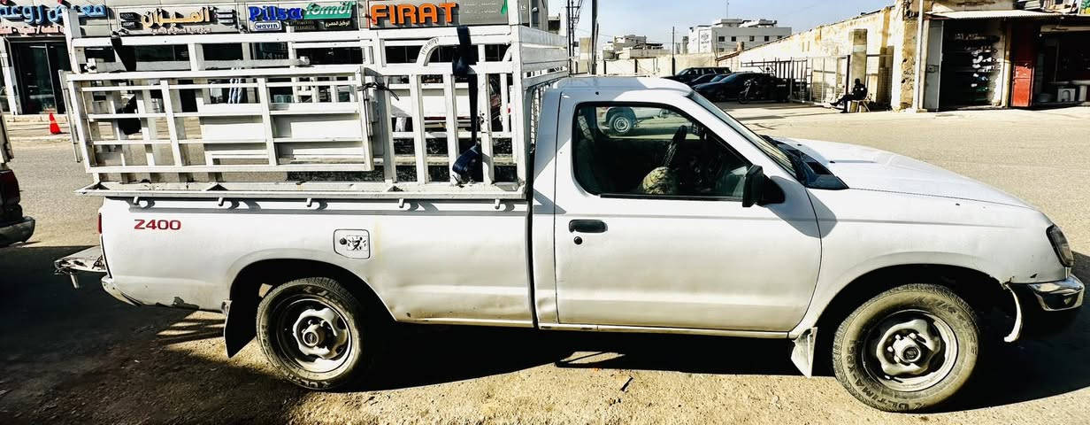 السلام عليكم بيك اب نيسان موديل ٢٠٠٥ مكفوله كفاله عامه مابيها ضرر صبغ نواعم قليل تبريد وباور مظبوط ٤تاير جديد هندي وبشرط فحص تحويل سنويه جديد رقم اربيل وهزه كامل مكمل__ 
السعر:١١٢مجال 
استفسار:*********** __***********
مكان كركوك _
