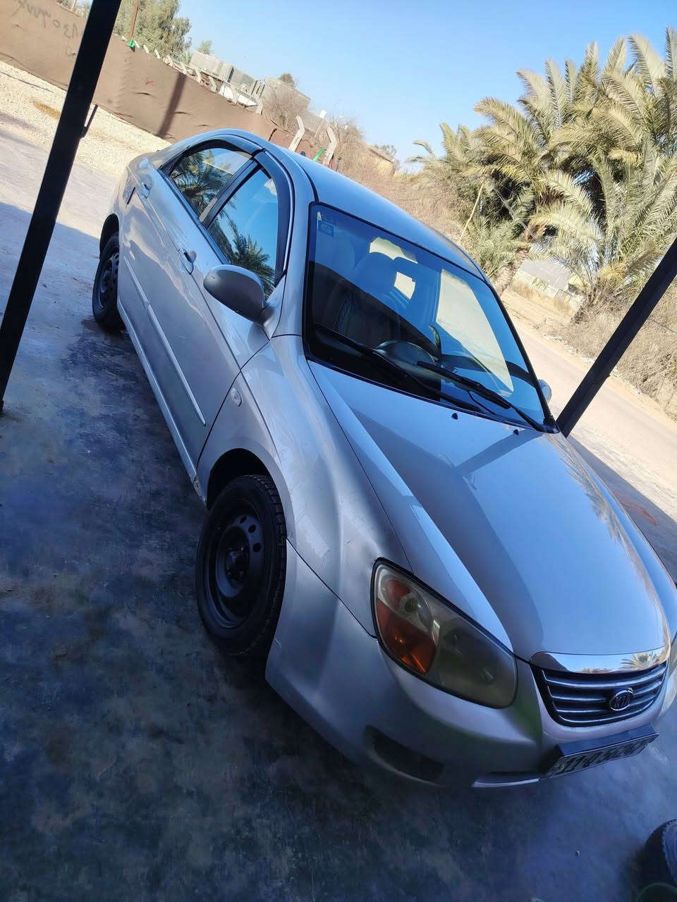 السلام عليكم كيا سبكتره للبيع2007 رقم بغداد نكليزي تحويل ثاني يوم سنويه جديده سياره مصبوغه حازام لجماليه  هزه جديده وارد امريكي حادثه فقط تصليح فقط فخذه اماميه اليسره بار مكينه 200 مكفوله كير حداديه تخم تاير مكفولات السياره جاهزه كل نقص ما بيه السعر 70وبيها مجال حك الجيه رقم الهاتف *********** مكلف بل نشر ما متواجد عل نت مكاني بابل الحمزه الغربي
