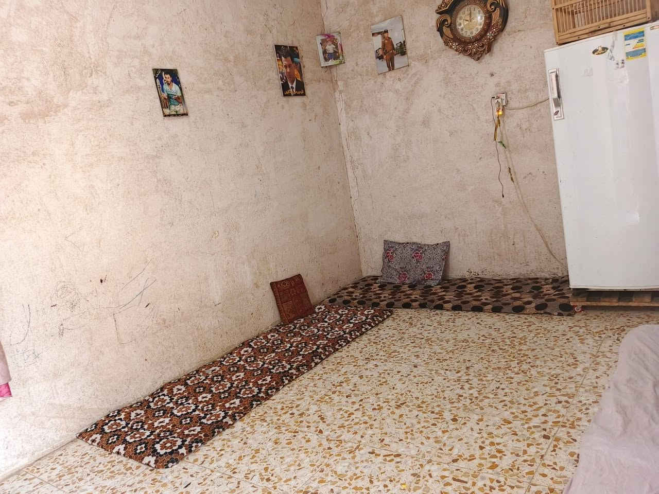 السلام عليكم 
بيت للبيع 
العنوان حي الصدرين خلف العلوة 
السند 25 
المساحة 100متر 
بناء غرفة ومطبخ وصحيات 
السعر 35 وبي مجال


**إذا كنت صاحب هذا الإعلان وتريد حذفه لأي سبب، رجاءا أرسل رسالة إلى الدعم الفني**