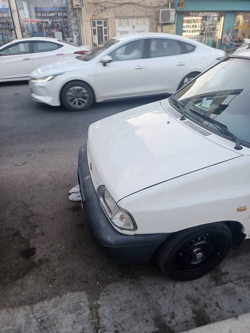سلام عليكم سايبه ١٢ سياره جاهزه كير مكينه 
تبريد ثلج  شواصي مكفوله سياره معمر بيه بس الهلالات الخلفيه مناقصها اي شي بسمي شرط التحويل 
السعر ٤٢ وبيه مجال حك الجيه 
***********
