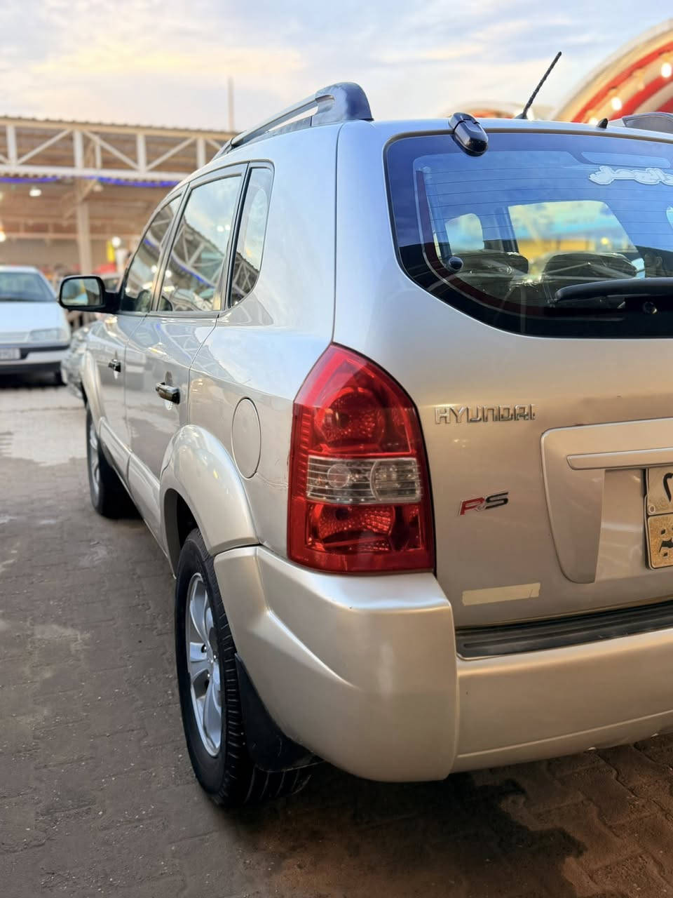 توكسان 2009 خليجي فول مواصفات سياره جديده كلش كفاله عامه من عده البنيد مصبوغ اثر جراد فقط قطرة معجون مابيه السياره سياره مكينه كير تخم تاير تبريد تدفئه سياره معايزه حبايه انكر سويج واطلع وين متريد سياره محافضين عليه حتى دواخلها وبطاينها بعدهن بوضع الشركه رقم شمالي تريد تحويل تريد وكاله 119 بيه مجال جداً بسيط الجنايه يعرفون اسعارهن وقيمتهن بسوك للستفسار اكثر الاتصال على ***********
