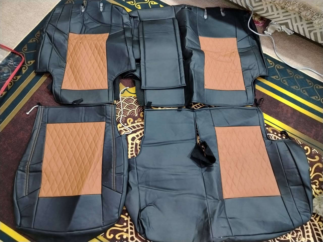 تلبيس كشنات
لون اسود بقمر الدين 
جلد ثخين درجة اولى 
لسيارة جيب لاريدو  خمس مقاعد 
بكل ملحقاتها 
جديدة غير مستخدمة 
السعر 60الف
***********
ابو الخصيب
