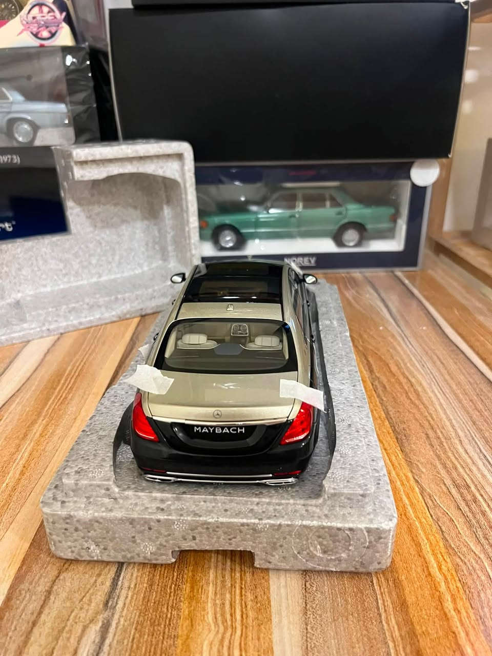 مرحبا اصدقائي
1/18 
Mercedes -maybach S650 
Tow-colour paint aragonite silver/anthracite bule metallic
Norev 
السعر 185$


**إذا كنت صاحب هذا الإعلان وتريد حذفه لأي سبب، رجاءا أرسل رسالة إلى الدعم الفني**
