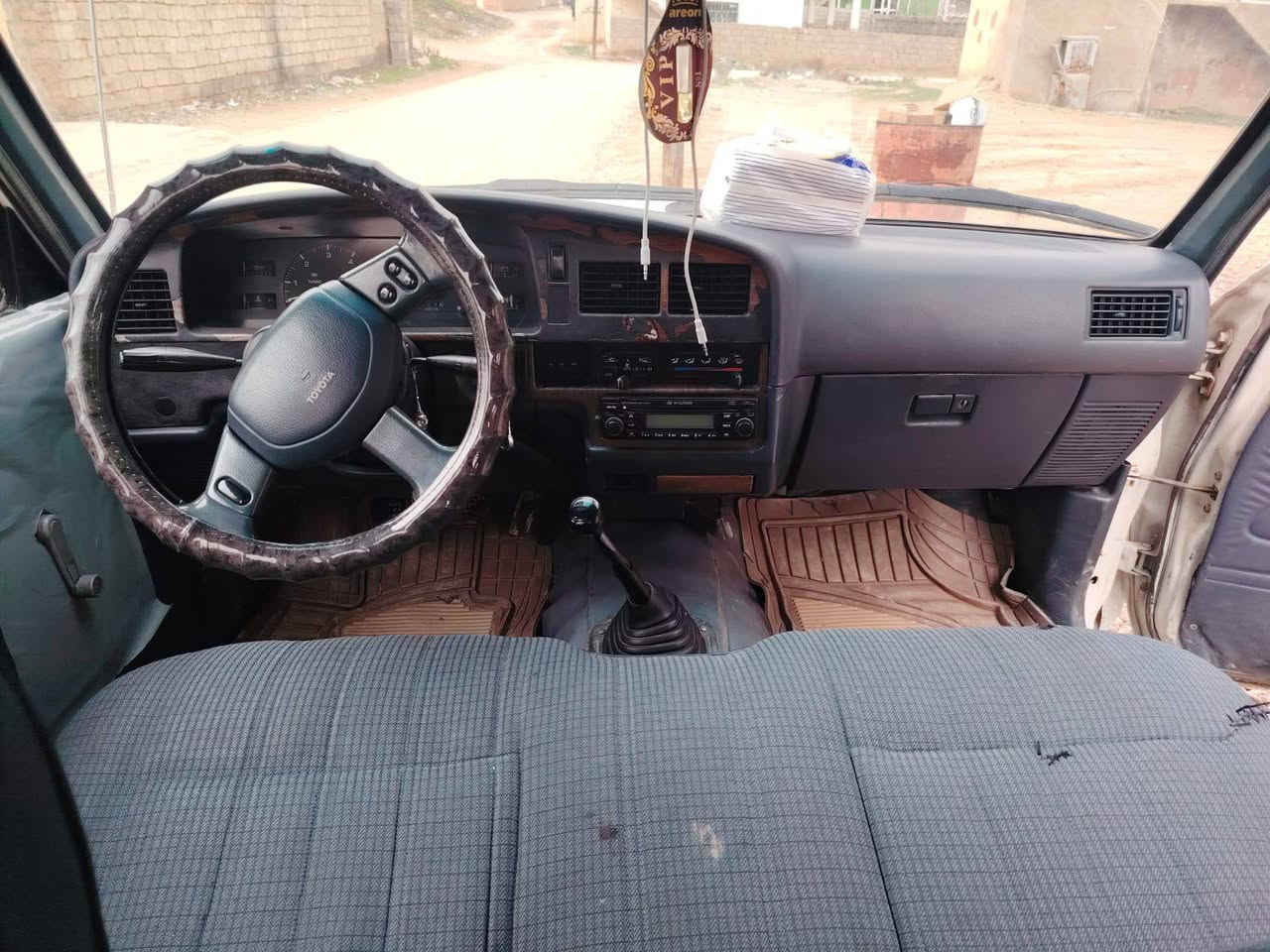 السلام عليكم بكم تيوته للبيع موديل 91 رقم جديد بسمي كلو شرط  كابون بانزين  بي العنوان كياره قريه خباطه التفاصيل اتصال عل رقم ***********
