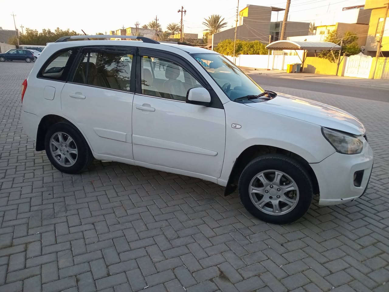 السلام عليكم ورمضان كريم للبيع شيري تيكو موديل 2013 كهربائي باسمي الرقم الدولي الجديد هزه جديده بيها قطع صبغ كير ومحرك وكهربائيات وتبريد توب ما بيها اي نقص*********** مكان السياره بغداد العامريه السعر 54$ السياره حلوة وناعمه وبالعافيه الياخذها وتحياتي للجميع
