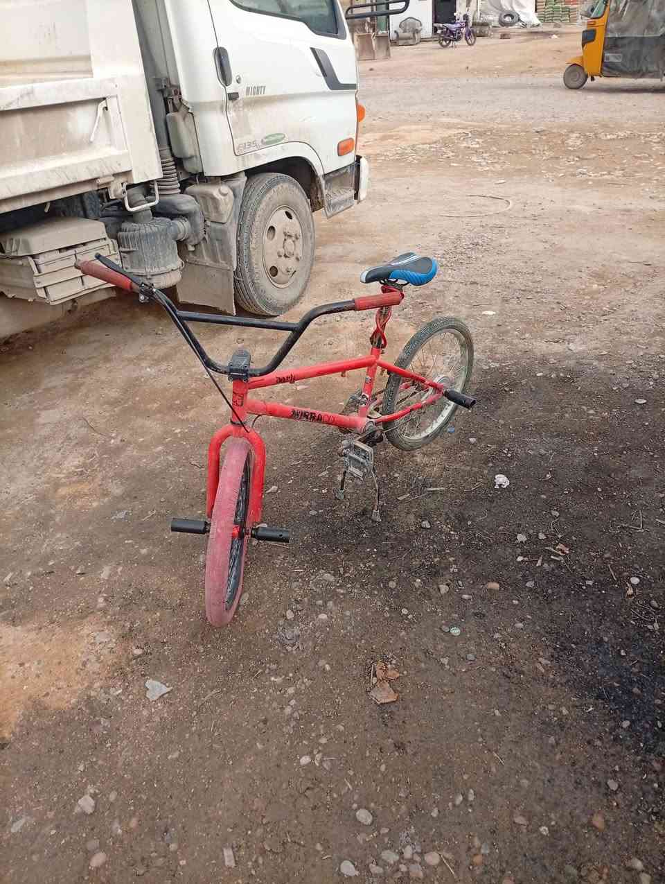 السلام عليكم بايسكل BMX اصلي سعر150بي مجال***********
