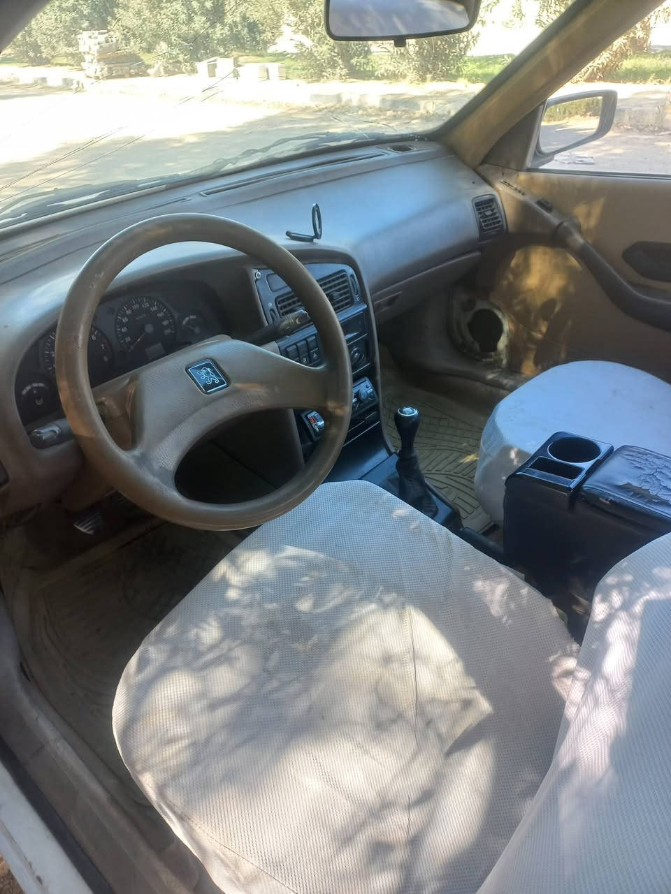 السلام عليكم بيجو 405 موديل 2009 رقم بغداد  مااندل راعيها ابيع بدون راعي بل مكاتبه سرقه وعشائر سعرها ١٨ وبيها مجال ***********
