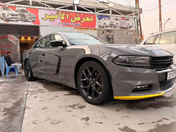 سلام عليكم 
دوج جارجر 2019بلاك توب وارد امريكي رقم بغداد 
الدولي باسمي ماشية 70 استخدام شخصي 
حادثها نصف باب الصدر صبغ فقط بدون دواخل بدون ايرباك تعتبر كلين 
مكينة كير كبس شركة صدر جديد امامي خلفي 
السعر 235 $ 
للاتصال *********** بغداد
