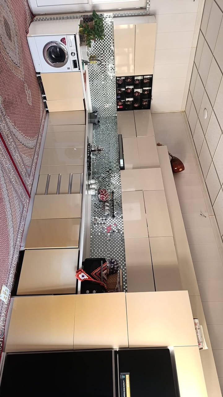 کەوانتەرە بو فروشتن ٥ مەترە وابزانم زیاتریشە mdf بەخوا بە ٢١ وەرەقەم کریوە بە ٥٠٠ ئریفروشم بێ عەیبە ناوەکەی هەر پاک پاکە یەک شتی لی نیە..


**إذا كنت صاحب هذا الإعلان وتريد حذفه لأي سبب، رجاءا أرسل رسالة إلى الدعم الفني**