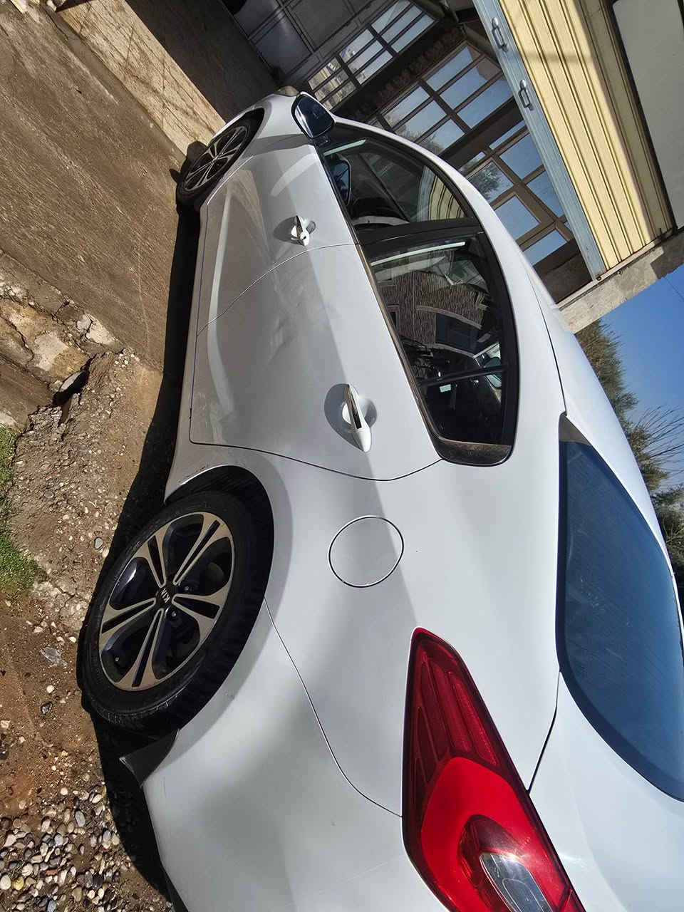 كه يا سيراتو ٢٠١٣ بو فروتني ..زورا پاقژه  ج عه يب و كيماسي لينينن..گيرو مه كينه شه رتن نه فه كرينه … ٢٠٠كم يا جويي.. بئ صبغه تني هنده ك تعديل ييت تيدا ئه و شي ل  وينه يي دا داينه دياركرن.. غرامه شي سه ر نينن ئه گه ر مشته ريبي وه ره خاص يا په يوه نديي في ژماري بكه  *********** دهوك, العراق
