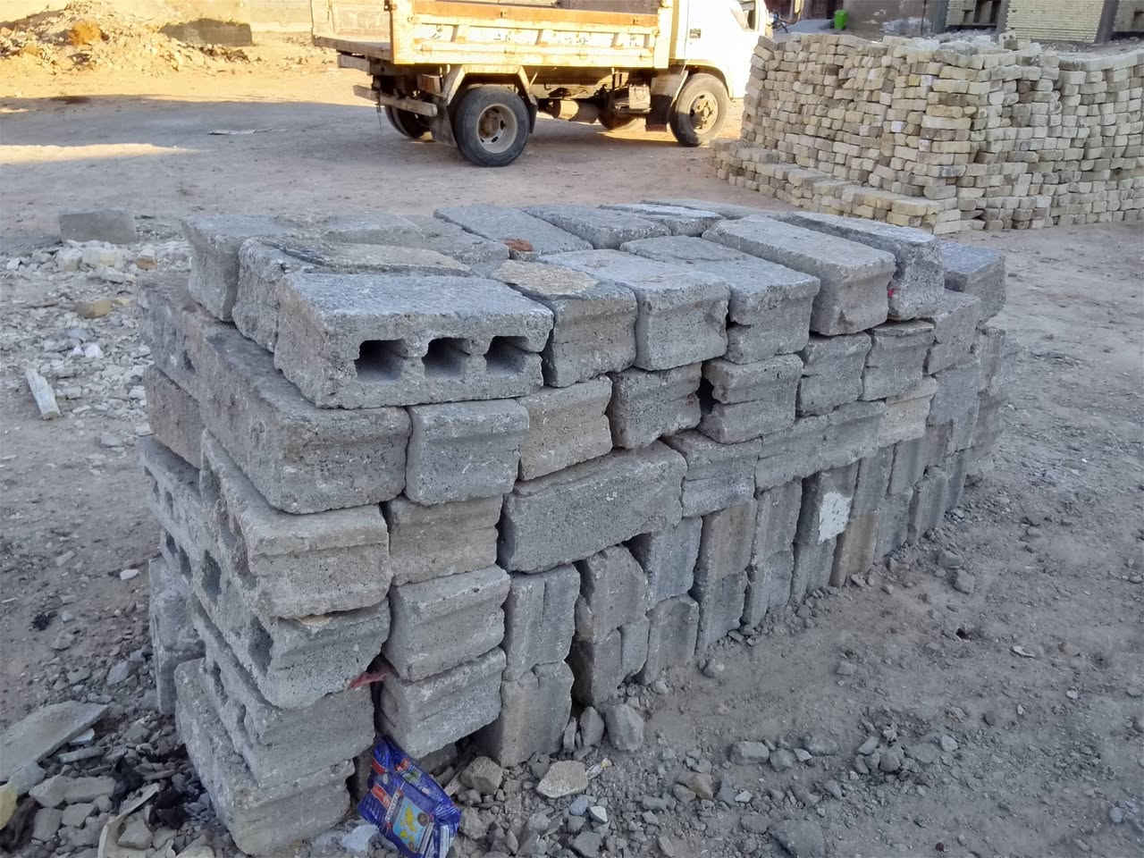 السلام عليكم اخواني طابوك وبلوك لبيع مستعمل سعر خاص الرقم الاتصال ***********
