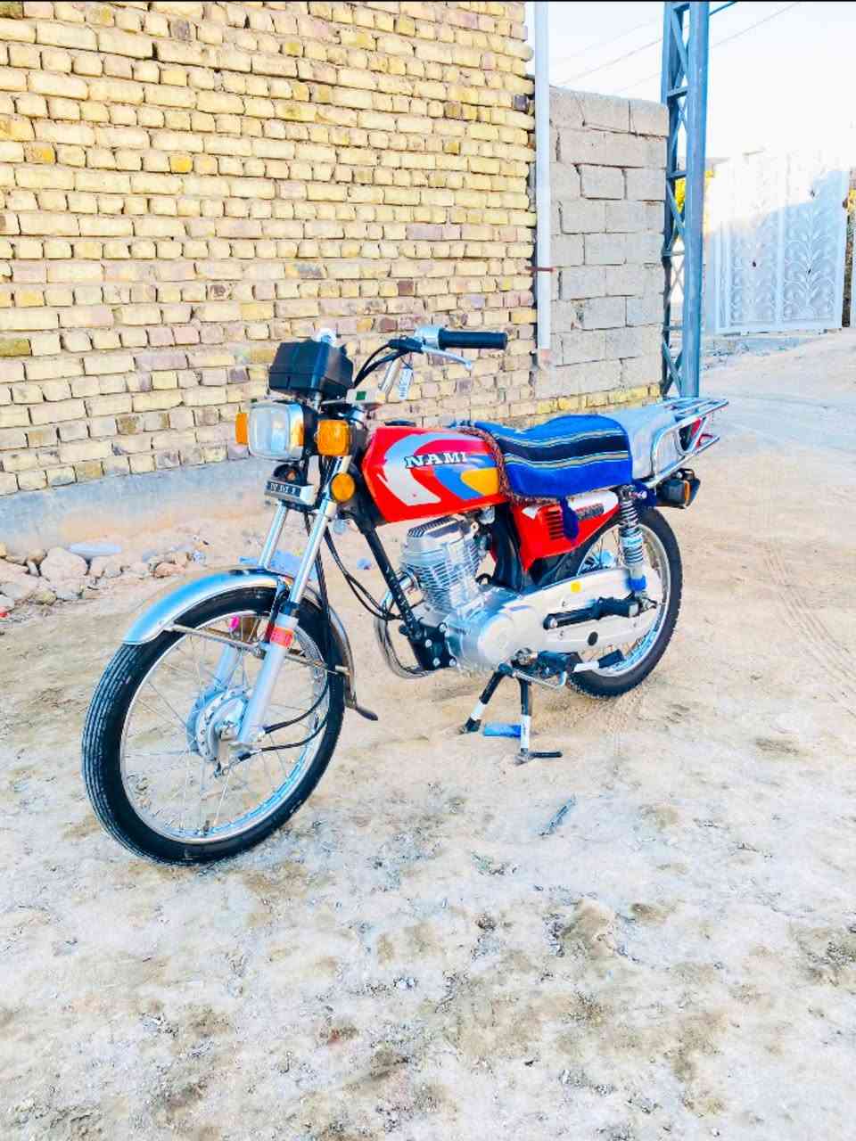 سلام عليكم شباب دراجه للبيع تعمير ناما شلامجه والشاصي ارشه ١٩ اصلي اوراق اصلي مو سكنر دراجه توني معمرهة صالهة شهرين نضيف بمعنه الكلمه هاي صور مو قديمه توني صورت ونشرت مكاني ديوانية اليريدهة بي خير ودلل *********** السعر مليون وبيهة مجال
