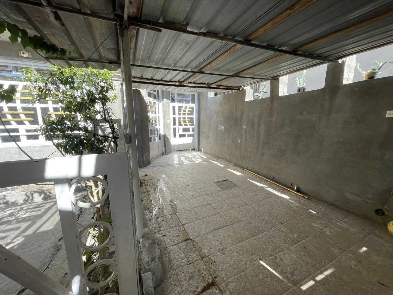 اليجار                     بيت ١٥٠ مترالبلديات المضمار العابد خلف مدرسه عاىشه.     ***********طابق واحد
