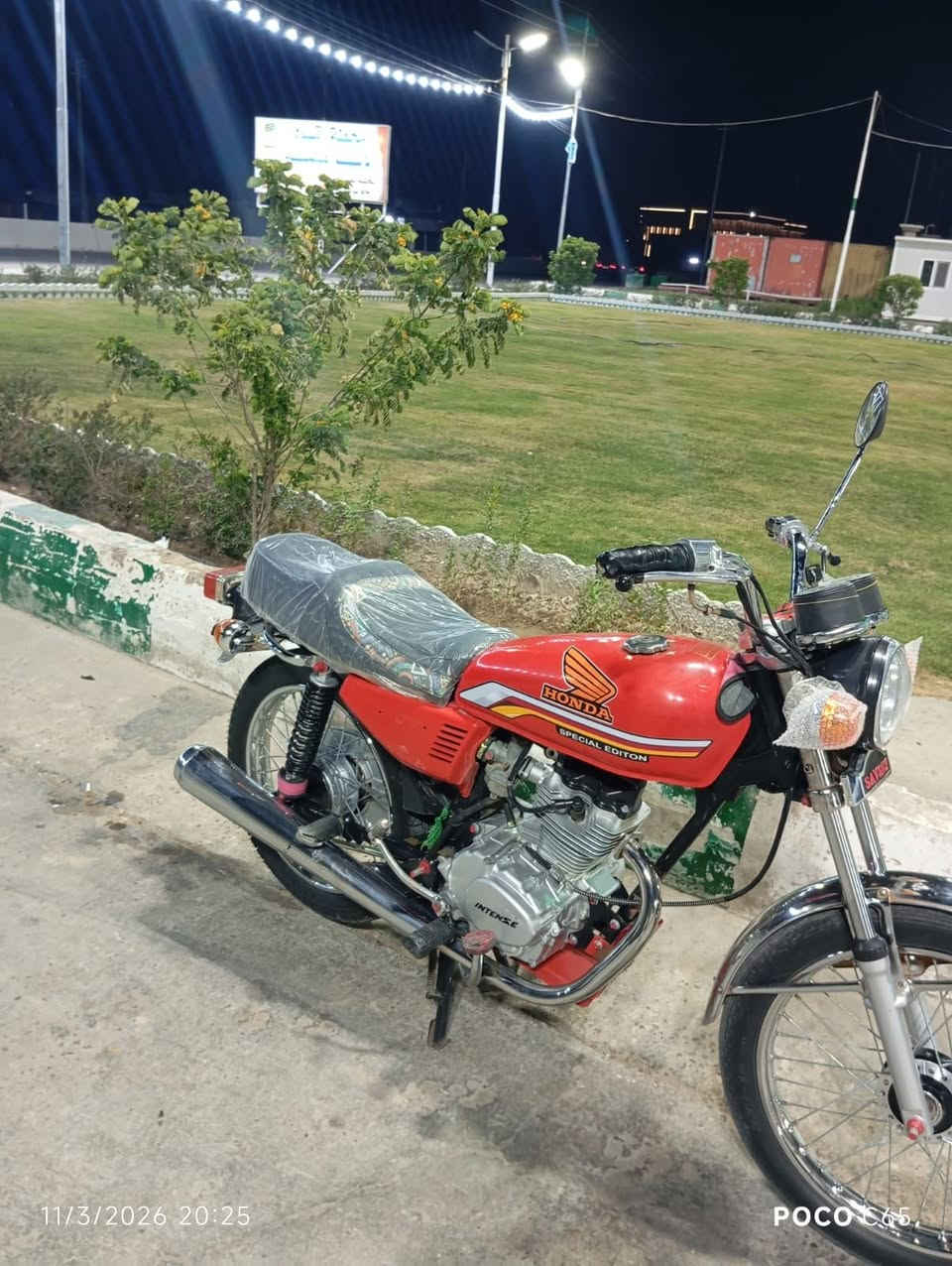 السلام عليكم دراجه لبيع دراجه تعمير ٢٥انتنس كله احمد شهاب مكفولة كفالة عامه اوراق اصولي شرط ترقيم شاصي يراني 2020ا صولي وتعميره كله 26لشراي يتصل ***********
