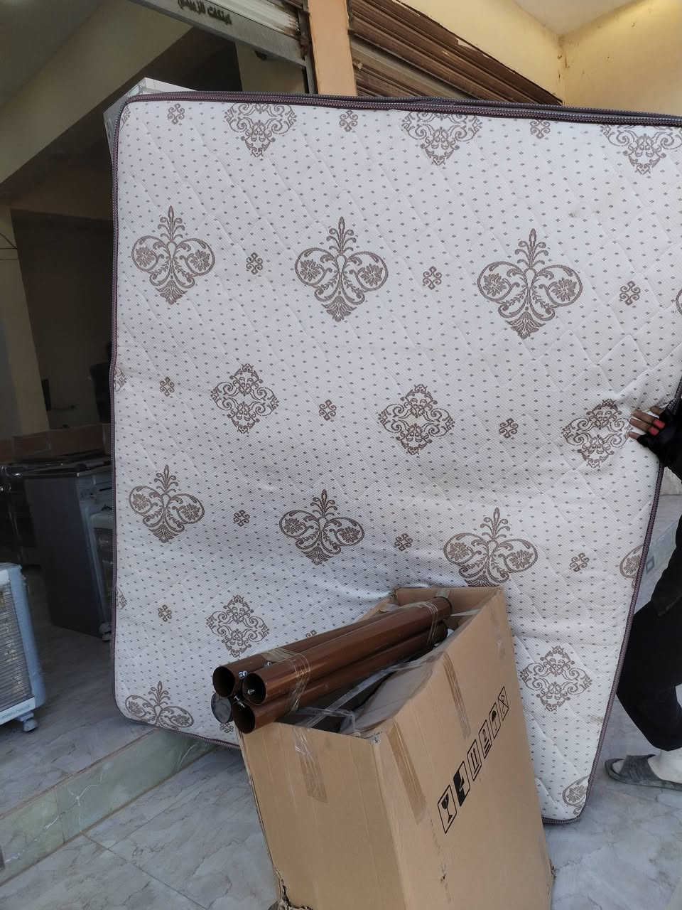 اللهم صل على محمد وال محمد بفضل الله وام البنين تم وصول حاويَة أثاث منزلي جديد ومستخدم العنوان واسط نعمانيه شارع جعفر الطيار مقابل معرض أبو نور للسيراميك اي استفسار مراسلة الصفحة او الاتصال على *********** /***********
