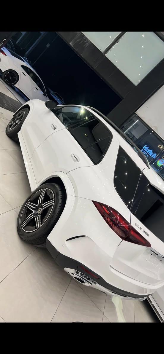 السلام عليكم
اكتب اي تعليق يوصلك السعر

مرسيدس GLE 350  2024 AMG 
بدون رقم تترقم شمالي

( حادث جاملغ خلفي  صبغ
والصندوق نصفه صبغ 
بدون دواخل بدون ايرباك)
فول   مواصفات AMG بلاد
بانوراما 
خمس كامرات
كشنات تدفئة تبريد 
دشبول بيانو
داخل مشمشي  
انارة داخلية متغير
نظام خرائط
فول رادارات امامي خلفي  جانبي 
حساسات 360 درجة  
اوتو ستوب 
اوتو هولد 
صندوق كهرباء 
استيرن كهرباء
شفتات استيرن
‏‎مقعدين خزن(ميموري)
شحن وايرلس 

للاستفسار: ***********

