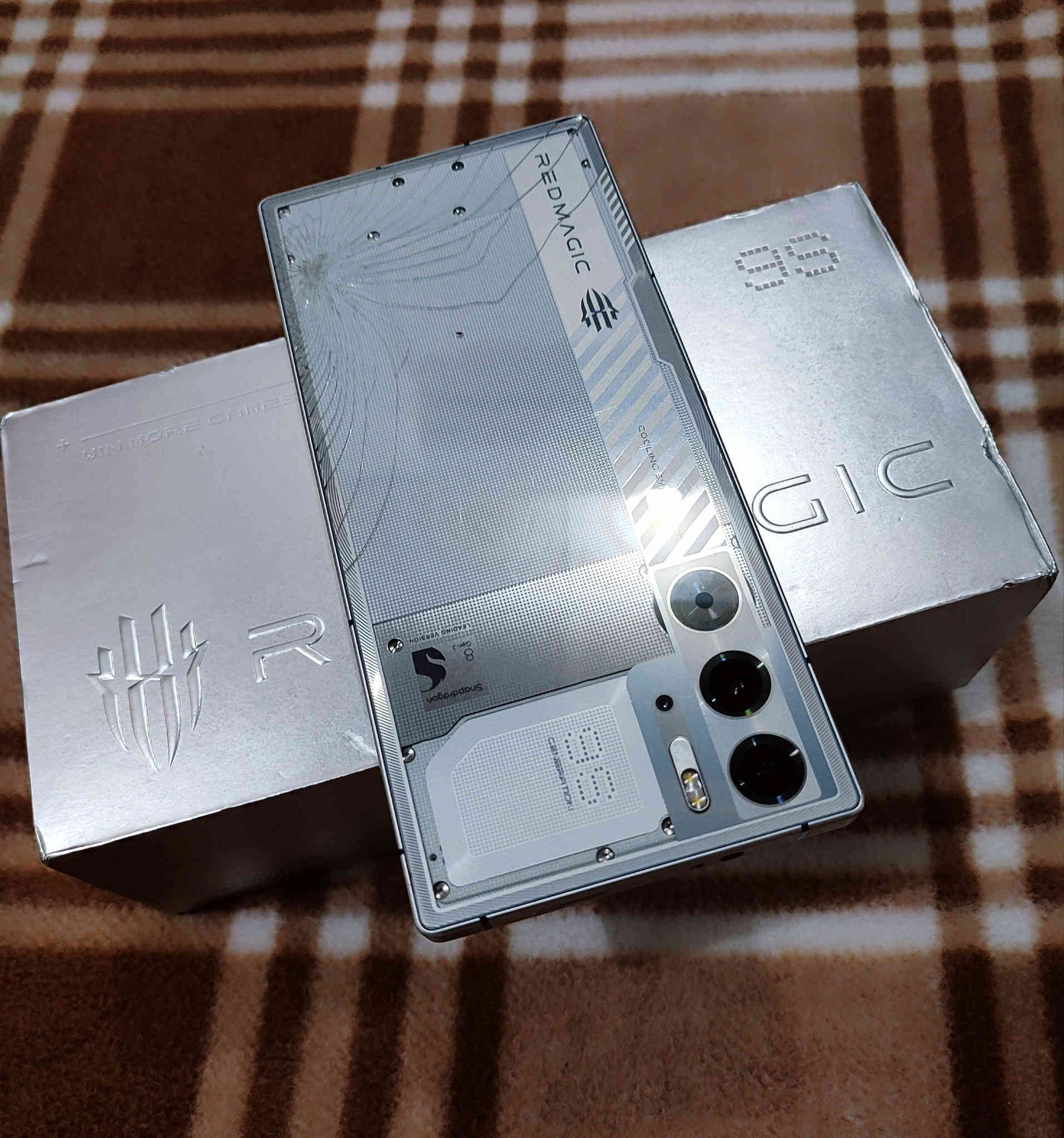 ريد ماجك 9 اس برو
جهاز كله مكفول من كلشي فقط ضهره مفطور 
مثل ماموضح بصور ذاكره 512 رام 16
غراض كامله جهاز كله مكفول ع الفحص 
السعر 575 قفل 
مكاني نجف ***********
