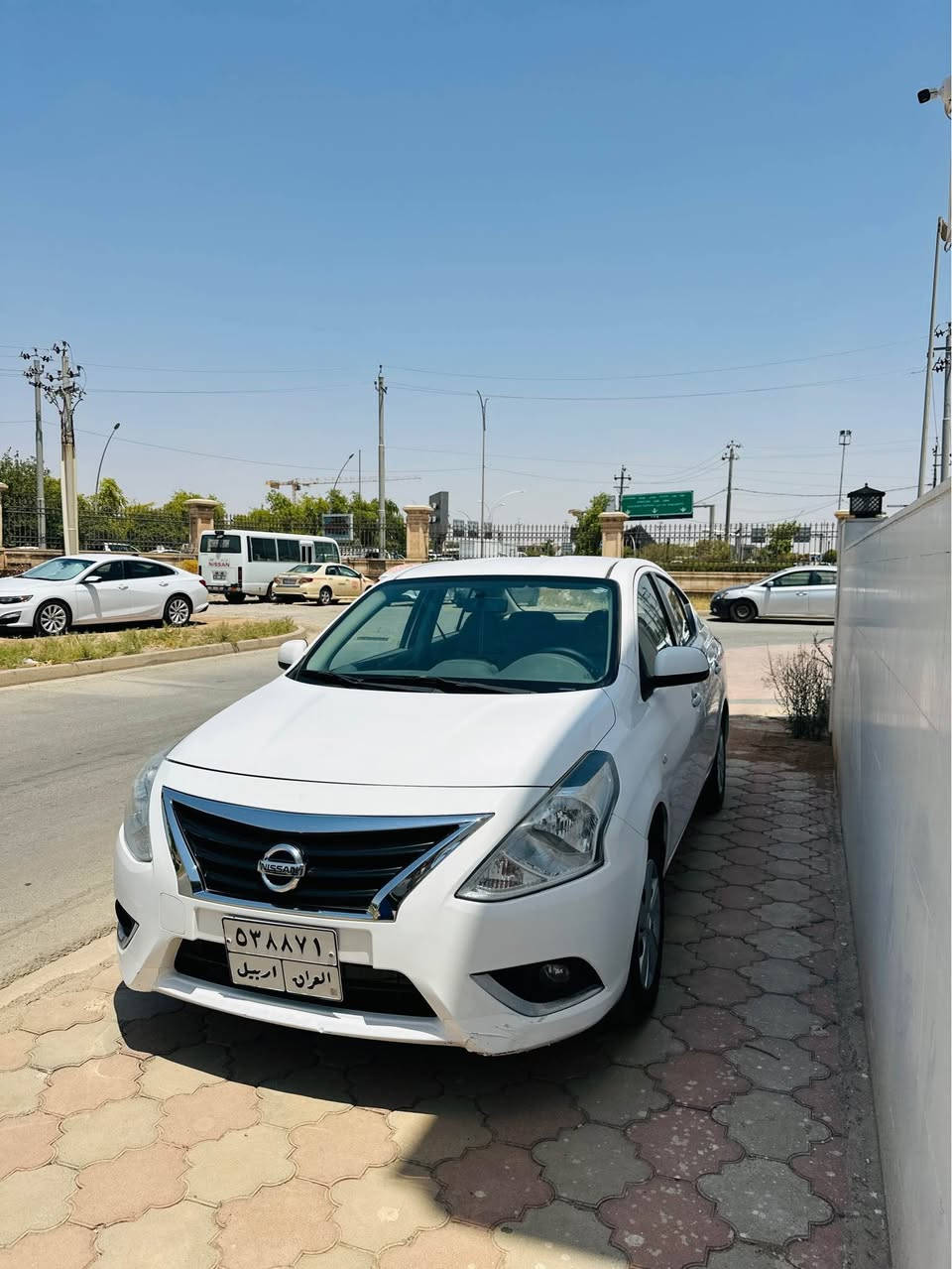Nissan sunny 2019 

لاکشیمیبا مۆدێل ٢٠١٩ یەدە نیکڵ 
سەیارەیەکی زۆر جوانە بێ سبوخە تەنها دوو جێی بچوک تەعدیلی هەیە و نەرمە تەرزەیەکی بۆنیتی هەیە   ١٤٠ هەزار کیلۆمەتر رۆشتووە هەموو گیانی بە شەرت یەک دینار مەسروفی تیا نیە لۆک لۆکە
تەنها سەنەوی بەسەر چووە  و تەحویل و خەرامە و هەمووی بە شەرت   
سعری 100 گەڵا و مەعامەلەیەکی کەم 
*********** أربيل, العراق
