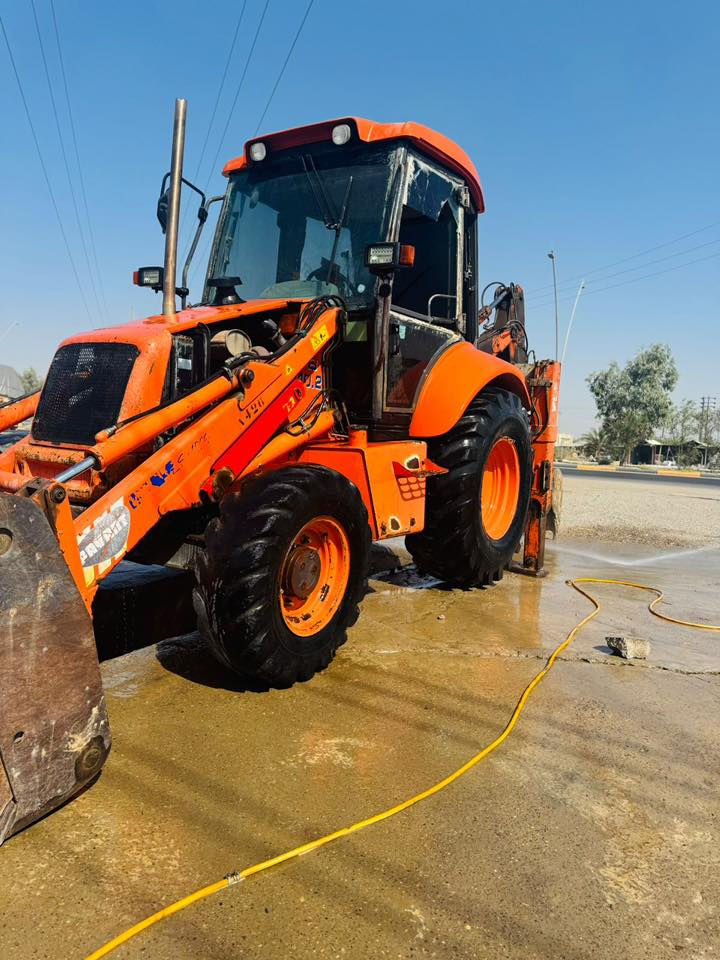 حفار هيتاشي Gsb محرك كير مكفول جاهزه للعمل رقم سليمانيه اسمي السعر 160$ وبيه مجال ***********
