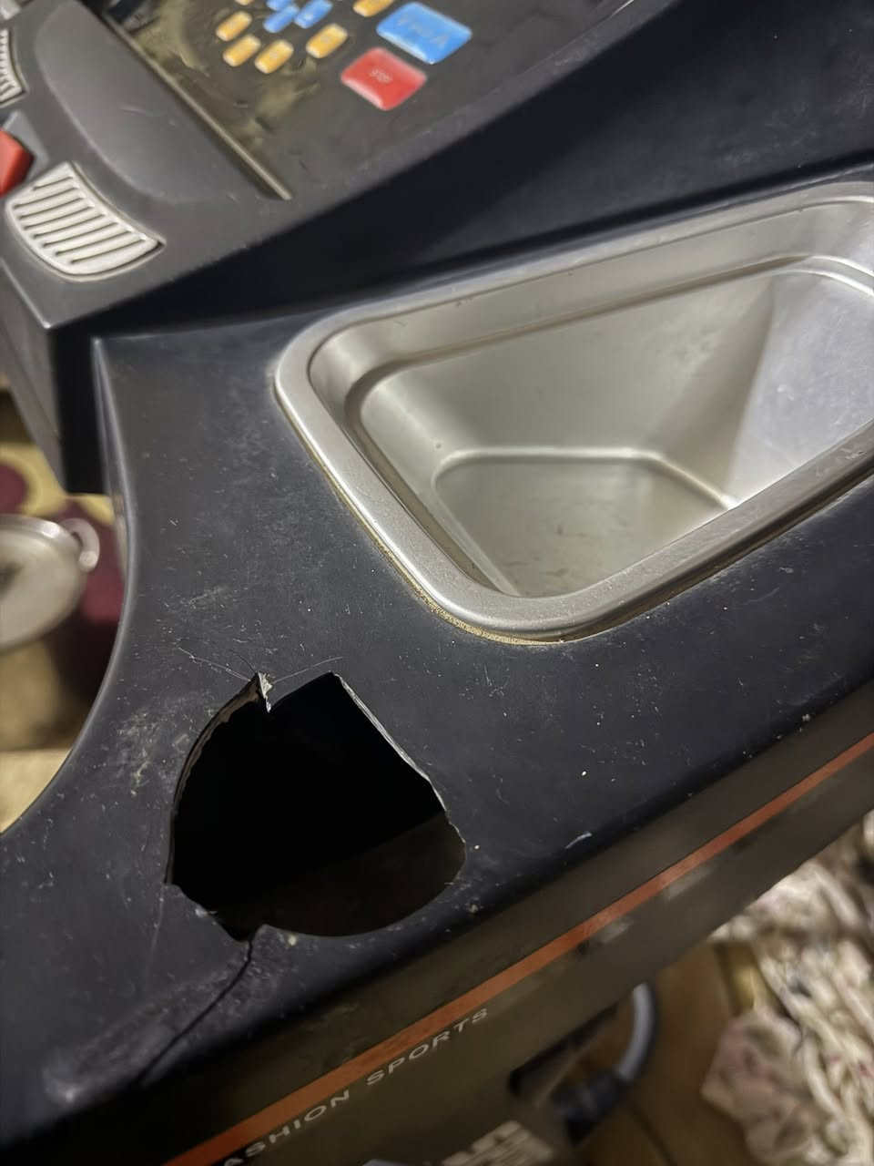 مستجعل على بيعته
جهاز جري sport 

قدرة تحمل 130 كيلو
بي جك

بي سماعات 

بي ثنين دمبلص

دبل ماطور صعود جبلي

بي نظام aux

نحاس اصلي

يحتوي هزاز بطن

وكالة فنون سبورت

شاشة الكترونية

سعره ب٢٢٥ وبي مجال والقران الجديد مالته بـ٤٨٠ 

***********
