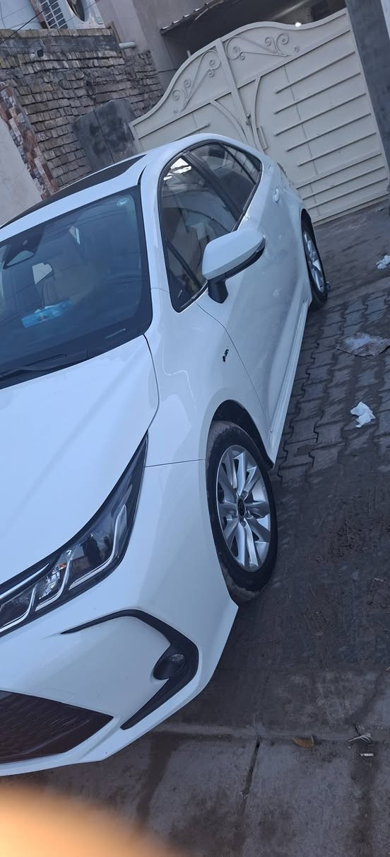 هايبرد موديل ٢٤ رقم اربيل بأسمي
ماشيه ٢٥ الف كيلو 
فول موصفات كلشي بيهه 
مواصفات كامله يعني فول الفول كرسي كهرباء وسبايدر 
بيهه طخه بايسكل بسيطه موضحه والباقي كله مكفول سعرهه ١٤٦ مكاني رمادي ***********  ..ويرهم بغداد اربيل بعد الاتفاق
