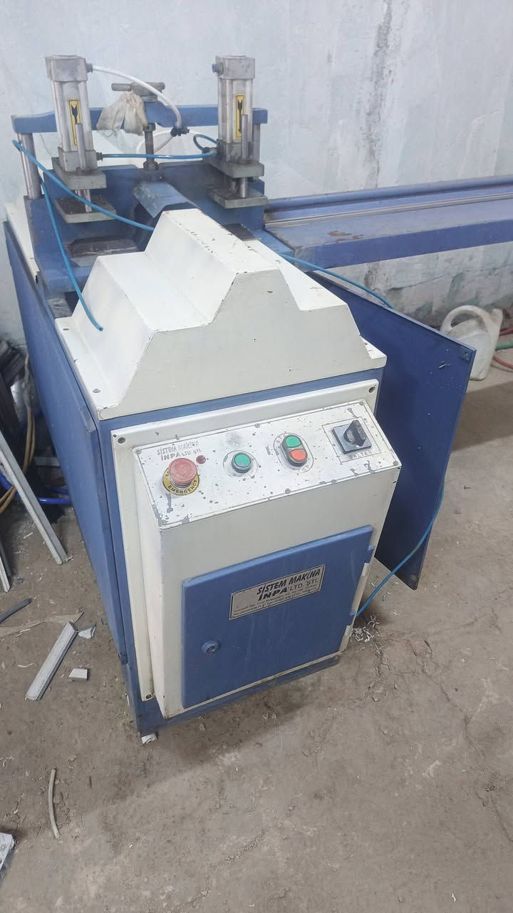 للبيع ثري فيز كلة شغال ماناقصة شي شرط الفحص سستم باب اول السعر 32ورقة رقم تواصل***********
