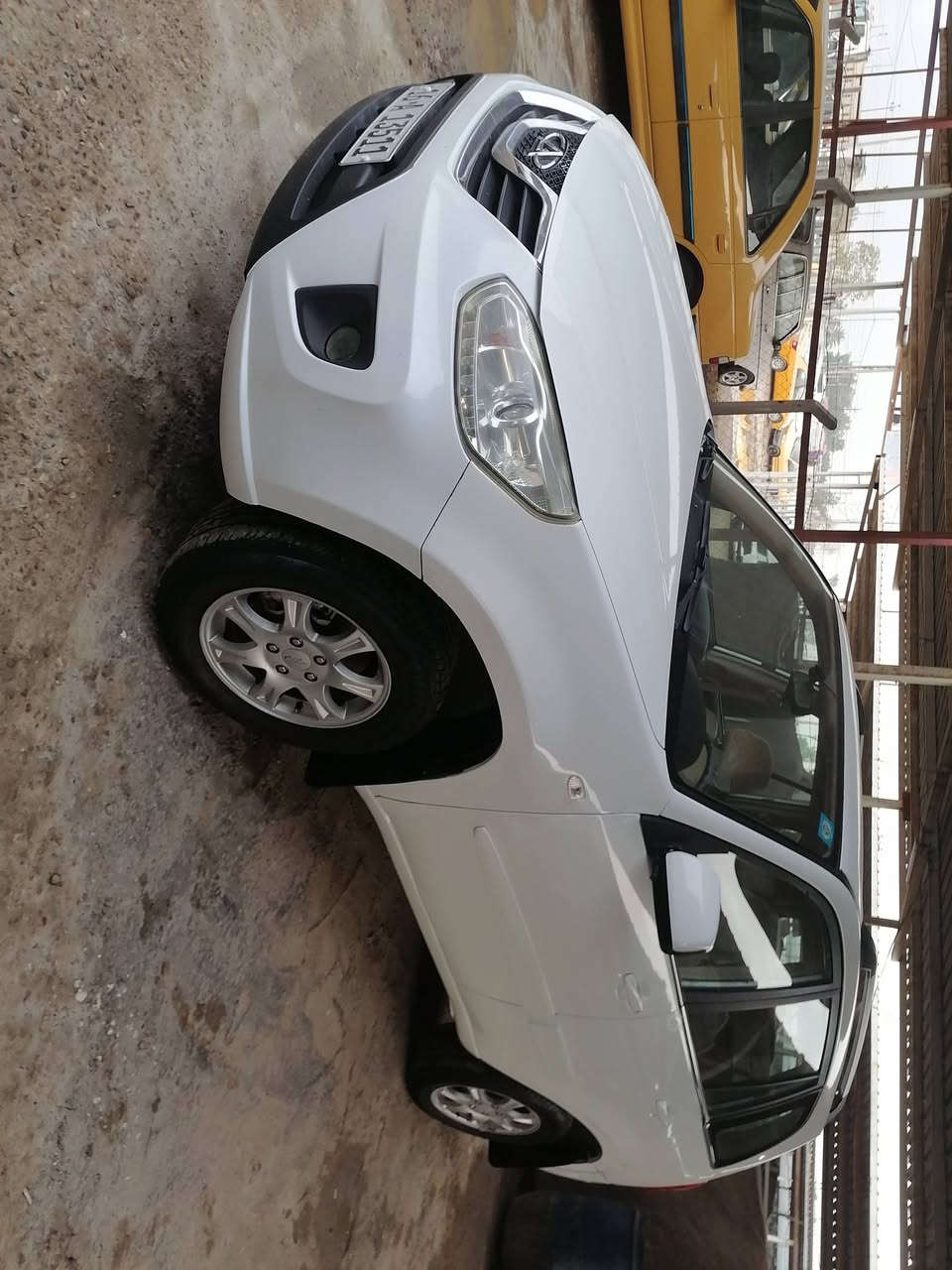 السلام عليكم ورحمة الله وبركاته سياره للبيع ومراوس سيارة جديدة جاهزه من كل شيء *********** ديوانيه رقم القادسية مشروع وطني موديل ٢٠١٣ انكليزي سنويه جديده ٢٠٢٨ سياره جديده مكفول كفاله من كلشي مكينه و كير مكفول تبريد ثلج مكفول كفاله
