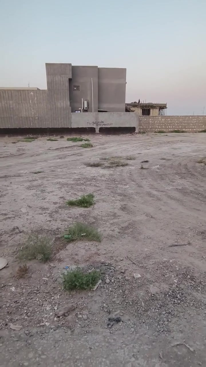 ياالله 
السلام عليكم ورحمة الله وبركاته
قطعة أرض للبيع المساحه ٦٠٠ متر 
الواجهة ٢٠ والنزال ٣٠ 
طابو زراعي سند ٢٥ 
العنوان / حله /الشارع الرابط بين شارع ١٠٠ وبزل حجي علي 
منطقة كاملة الخدمات 
الاستفسار:***********

