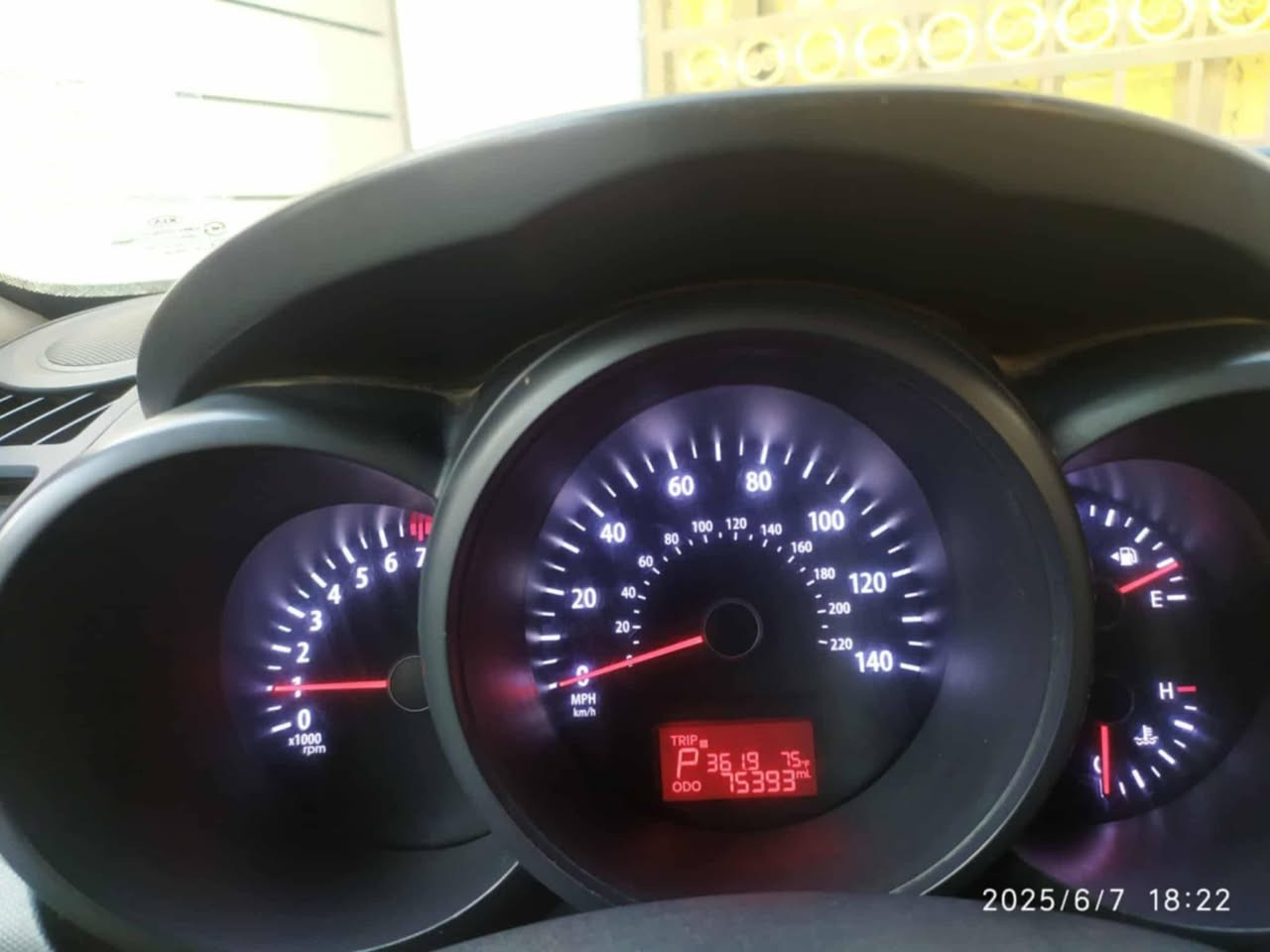 السلام عليكم كيا صول للبيع موديل 2013 رقم بابل انكليزي بئسمي شخصياً ماشيه 75 مكينه 1600 جي دي اي سياره جديده بمعني الكلمة مكفوله من الضربه والصبغ والتبديل حادثه حلو مال امريكه فقط بارد وتكحيل بالبنيد والجاملغ بدون تبديل اوصبغ نفسهن مصلحات حتى الدعاميه نفسه مصلحه جاهزه من اي شي تخم تاير باتري دوشمه ارضيه وكشنات  مكينه كير حداديه تبريد مكان السياره بابل الحله قرب مجسر نادر السعر ب113 للعلم كلشي اكو بالسوك وكلشي بسعره للاستفسار الاتصال على الرقم  ***********
