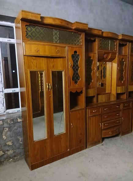 سلام عليكم غرف نوم هودج اربعينه قطعتين ام دكن خشب صاج اصلي حطاطه استخدام قليل عنوان الرمانة البعبيد 
***********
