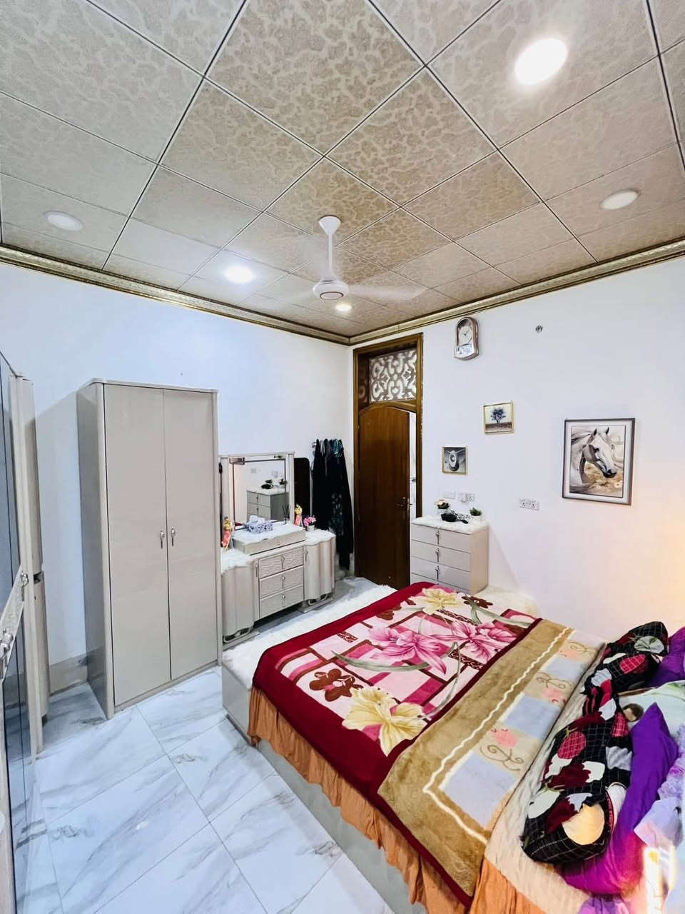 🟢 بيت للبيت بمنطقة ال 36 بمساحة 125 طابقين يتكون من 3 غرف واحدة من الغرف سويت سنة البناء 2020 بسعر 125 مع المجال

🟡نستقبل طلباتكم وعروضكم العقارية للبيع او الايجار ليتسنى لنا خدمتكم بالسرعة الممكنة وعلى العنوان والارقام في الاسفل. 

للاستفسار يرجى مراجعة مكتب عقارات الجوهرة الكائن في حي الصدر تقاطع العسكري باتجاه حي العسكري قرب افران صمون بغداد الحديثة او الاتصال على الارقام الموجودة وسنكون بخدمتكم.

احمد الكناني ***********
ستار ابو منتظر ***********
