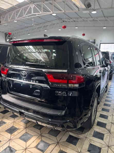 * لاندكروزر GXR لمتد 2025 زيرو  اسود رقم بغداد 
* ⁠سعد العبيدي (7700637589)
* ⁠الموديل : 2025
* ⁠الفئة: GXR / LIMTE 
* ⁠السعر (113 / مليون) مرقم 
* ⁠اللون اسود رقم بغداد 
* ⁠العدد (زيرو)داخل جلد احمر واسود 
* ⁠محرك  6 سلند (4000) 
* ⁠رادار خلفي لد شباك امامي 
* ⁠دوسات جانبية نيكل 
* ⁠كتابات لاندكروز 
* ⁠فدراليات جنطة خلفية 
* ⁠اريل نفكيتر سبايدر شمعة
* دعاميات كت (لحاية) 
* ⁠ترايش ابواب نفخ 
* ⁠ايرباك عدد (8)
* ⁠بصمة تشغيل 
* بصمات ابواب عدد (5) 
* ⁠شاشة امامية كبيرة 
* شاشات خلفية عدد (2)
* ⁠كامرات عدد 4 (360 درجة) 
* ⁠فتحة سقف (سلايت) 
* ⁠كراسي الامامية كهرباء 
* كراسي الامامية تبريد 
* ⁠مقاعد (7) راكب دفع رباعي (4 * 4) 
* ⁠ثلاجة وسطية جنطة كهرباء 
* ⁠تبريد شاشة شاحن واير ليس 
* ⁠حساس امامي خلفي 
* ⁠مري طي كهرباء 
* ⁠وباقي مواصفاتGXR المتد المعروفة 
* ⁠السعر (113 / مليون) رقم بغداد
* بغداد - معارض النهضة - الشارع الثاني - شركة الخليج العربي هـ(***********) بغداد
