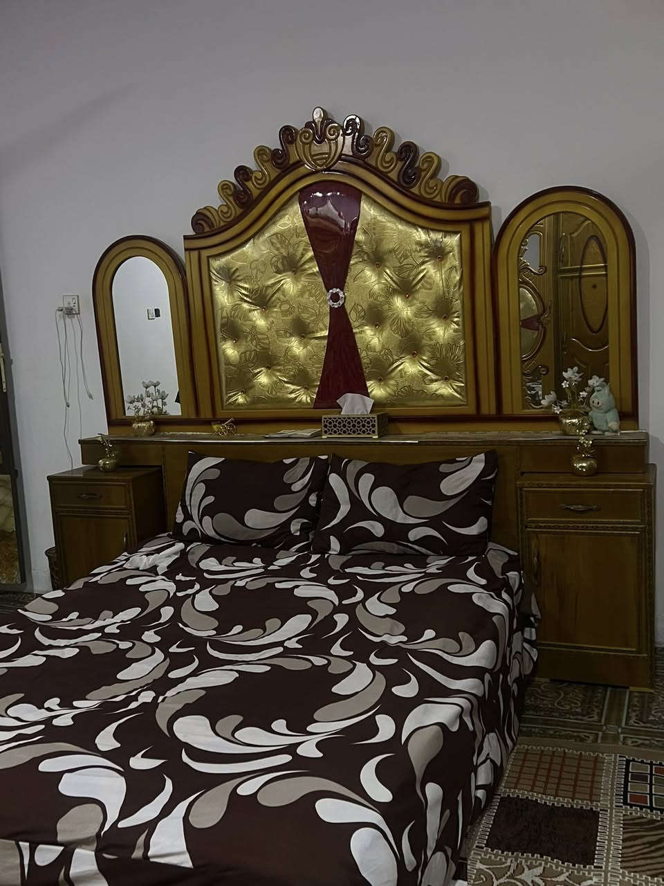 غرفه عراقيه 6 قطع سعر 900 وبيه مجال رقم ***********
