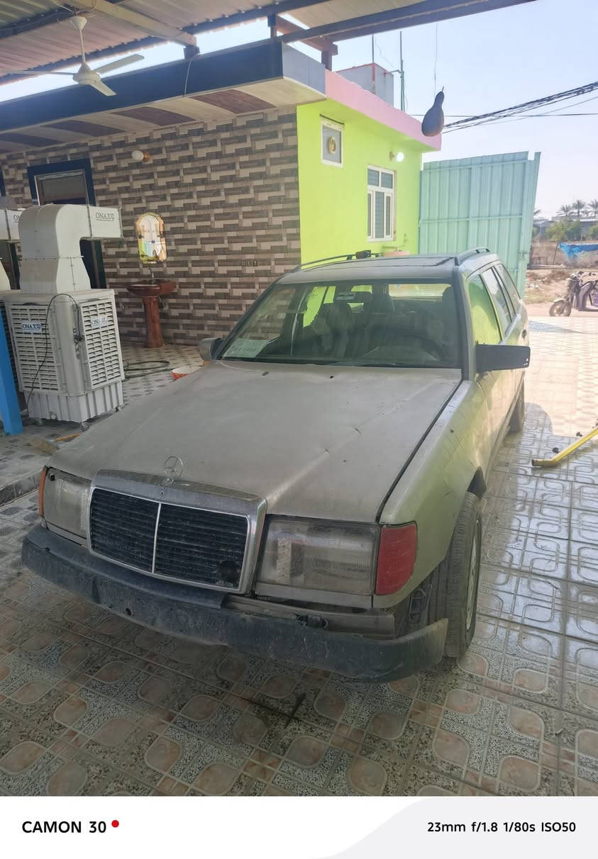 سلام عليكم
مارسدس ستيشن كير محرك VVT
الكير عل بك مرات يااخر
السعر ١٨ 
صاحبها موجود
رقم صلاح الدين الماني ورقي
***********
***********
